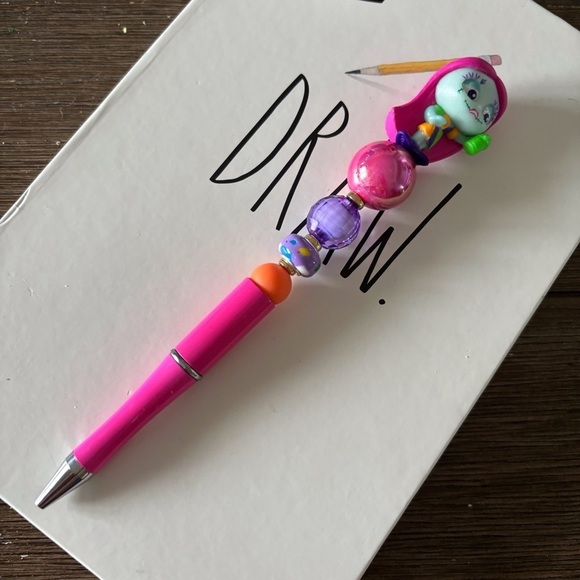 Disney Doorables: Nightmare Before Christmas: Sally handmade beaded pen - Picture 2 of 3
